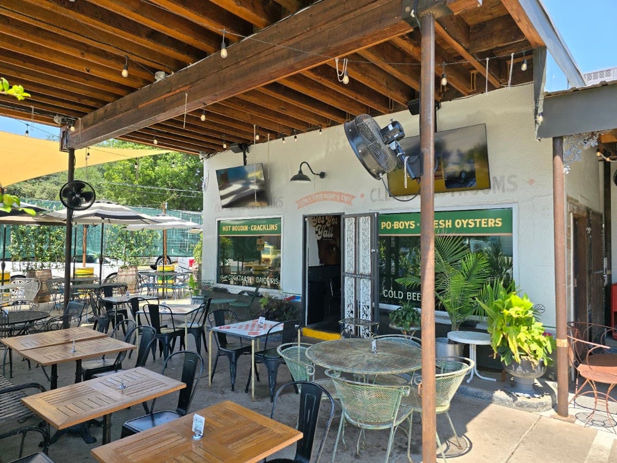 Lil' Easy Fine Cajun Food & Bar