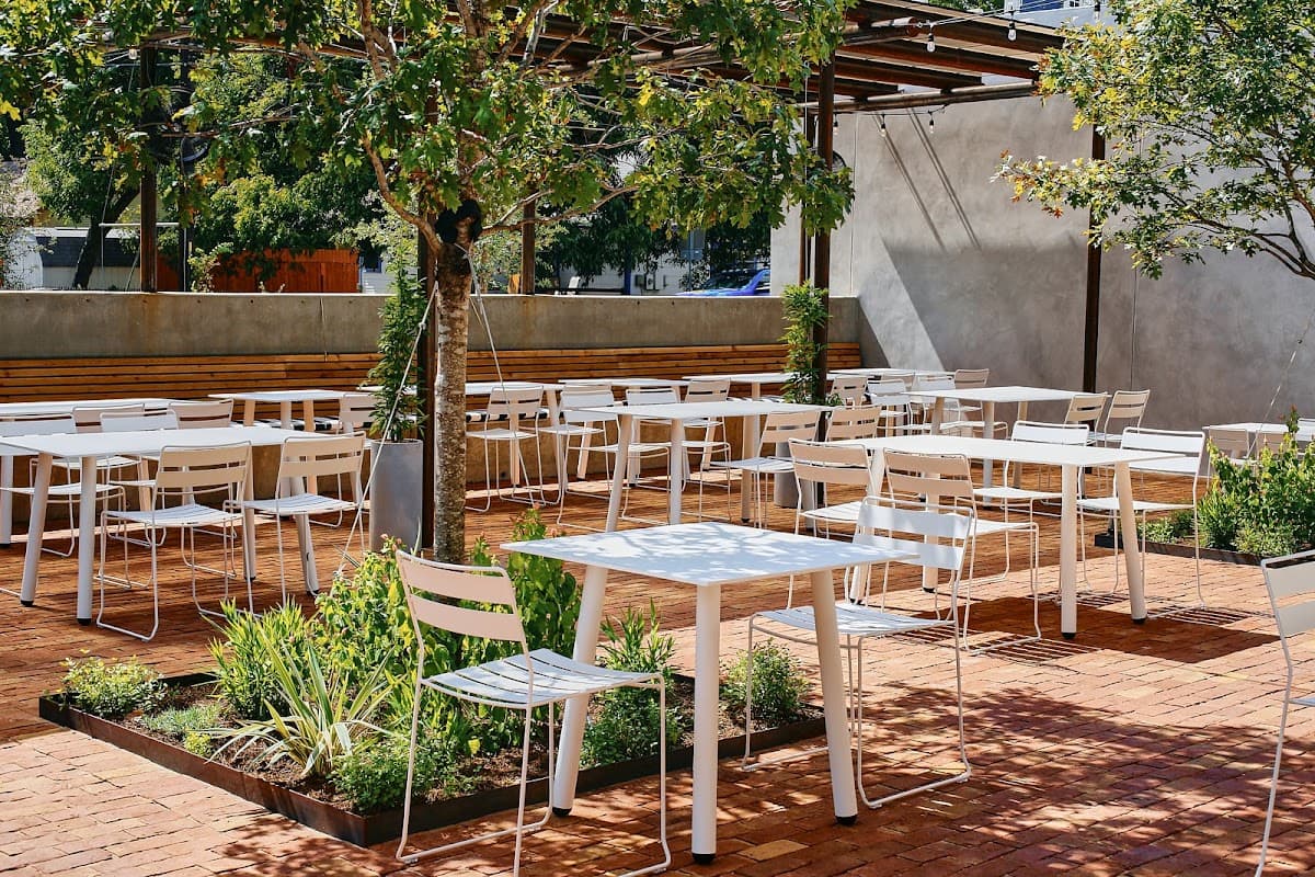 Bureau de Poste / French Bistro